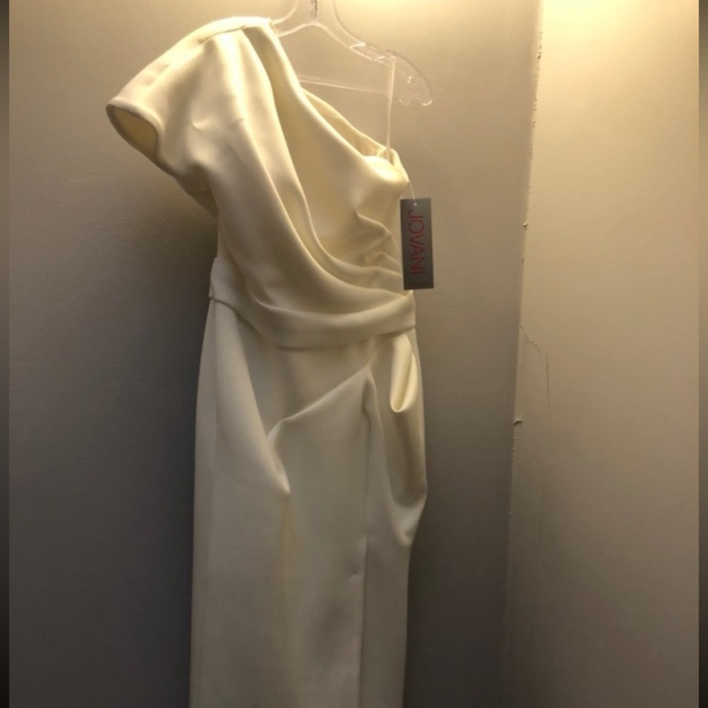 Jovani wedding dress. Size 14. Cream color.